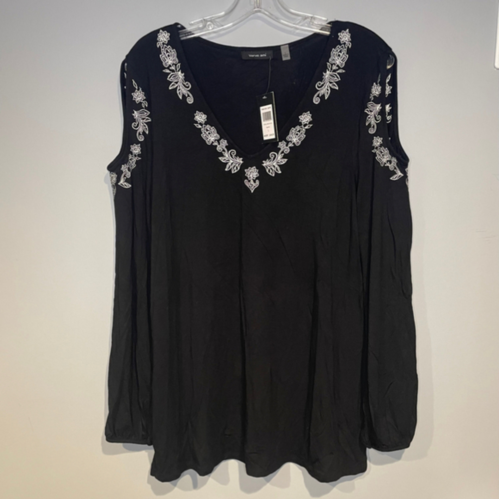 Verve Ami Women’s Size Large black & white floral embroidered cold shoulder top
